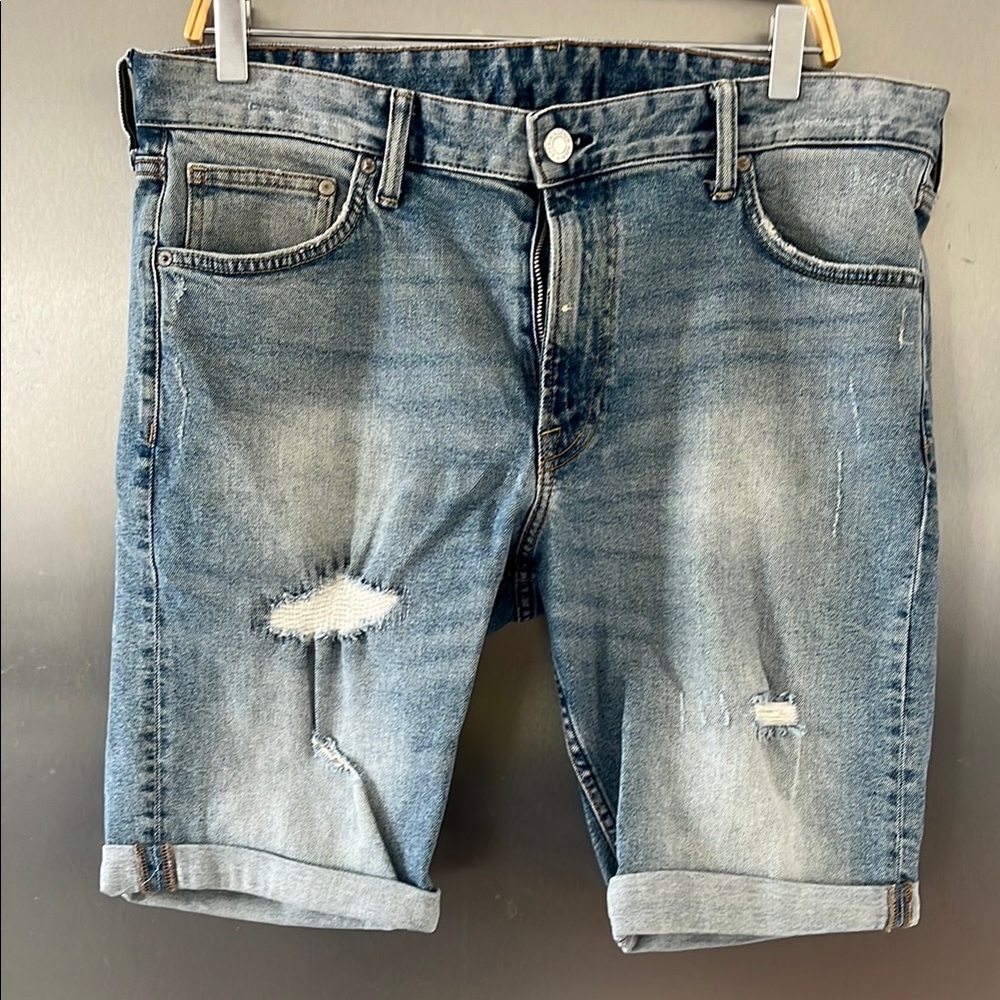 👱‍♂️👨‍⚕️Distressed Denim Shorts
